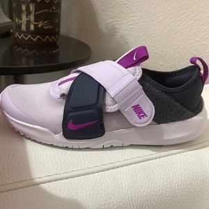 Brand new Nike flex advance